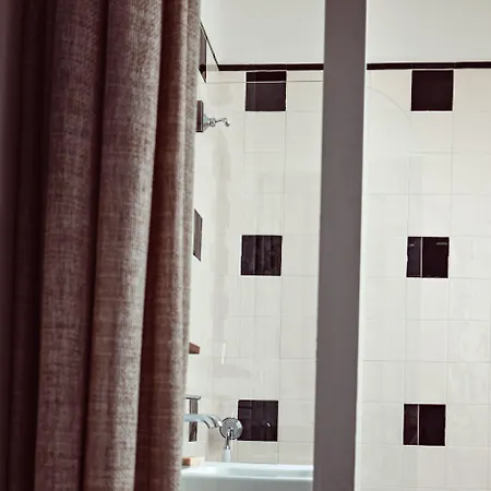 Des Academies Et Des Arts Hotel 4*