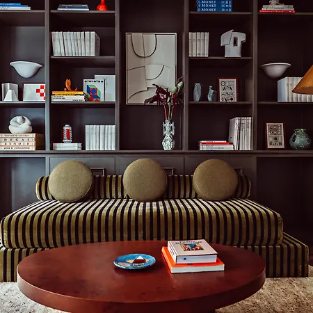 Des Academies Et Des Arts Hotel 4*