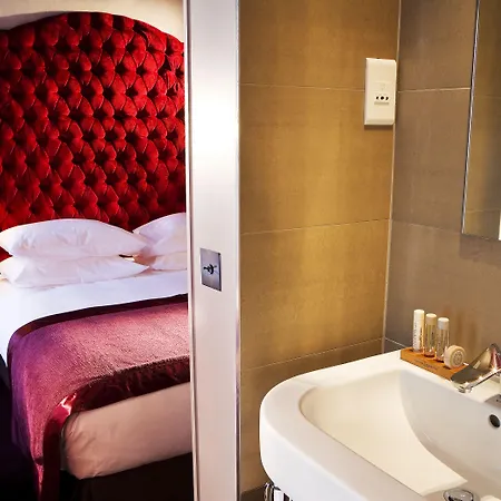 Des Academies Et Des Arts Hotel 4*